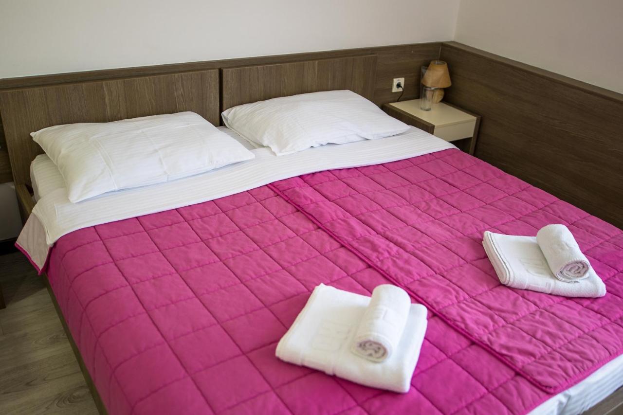 Hotel Omni Валево Екстериор снимка